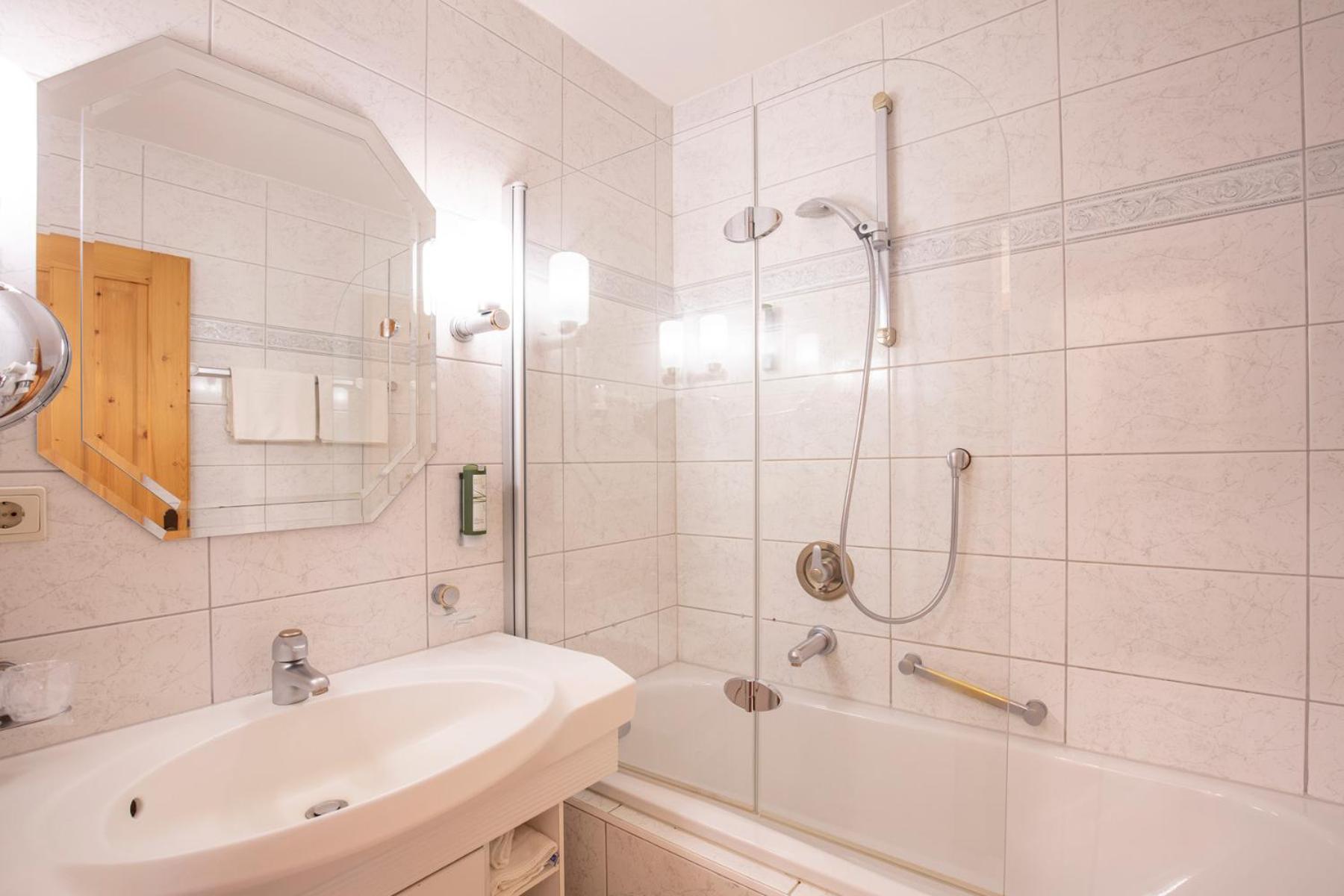 מידרס Hotel Serles מראה חיצוני תמונה