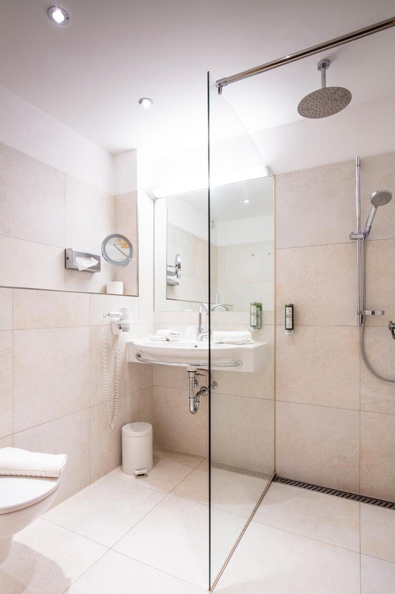 מידרס Hotel Serles מראה חיצוני תמונה