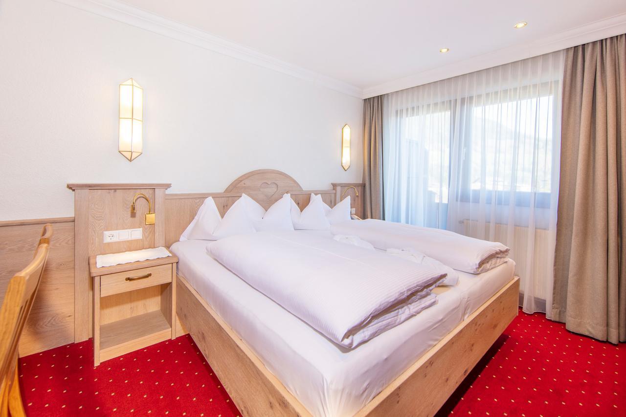 מידרס Hotel Serles מראה חיצוני תמונה