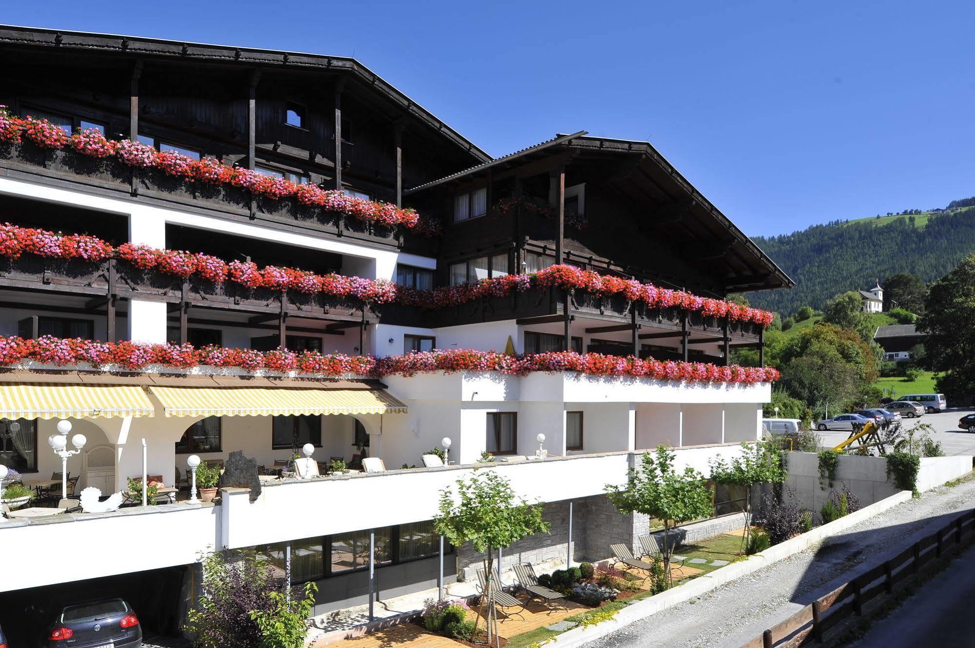 מידרס Hotel Serles מראה חיצוני תמונה