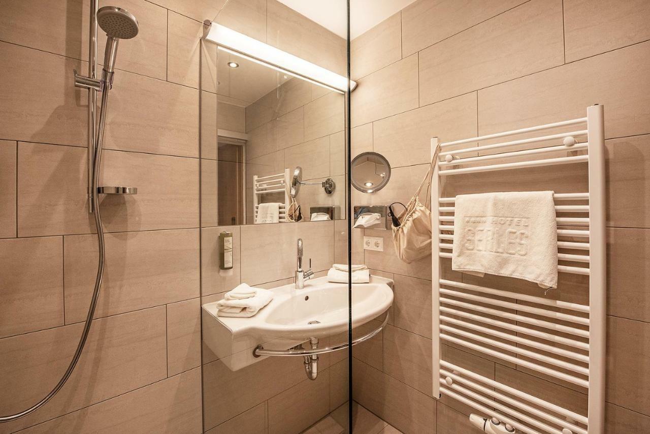 מידרס Hotel Serles מראה חיצוני תמונה